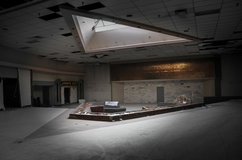 Illustration for article titled This Abandoned Wasteland Was Once America's Largest Mall